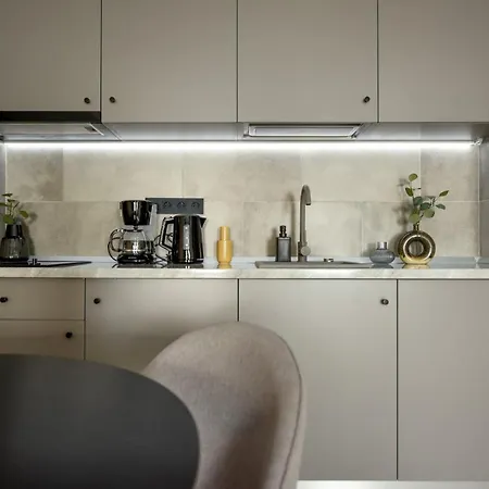Luxury Near Radisson - Projector & Modern Design Apartment *
