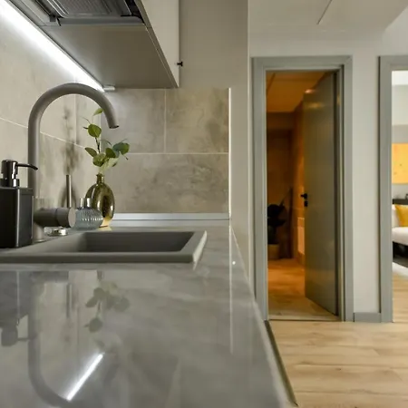 Luxury Near Radisson - Projector & Modern Design Apartment