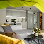 شقة Luxury Near Radisson - Projector & Modern Design *