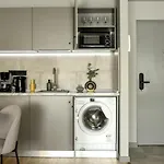 Luxury Near Radisson - Projector & Modern Design شقة *