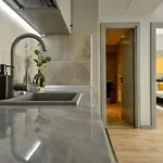 Luxury Near Radisson - Projector & Modern Design شقة