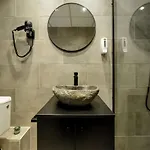 شقة Luxury Near Radisson - Projector & Modern Design