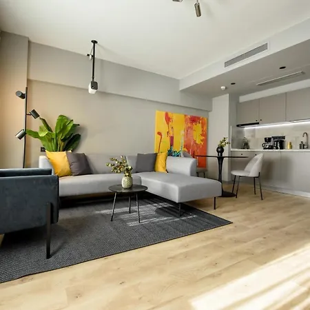 Luxury Near Radisson - Projector & Modern Design *