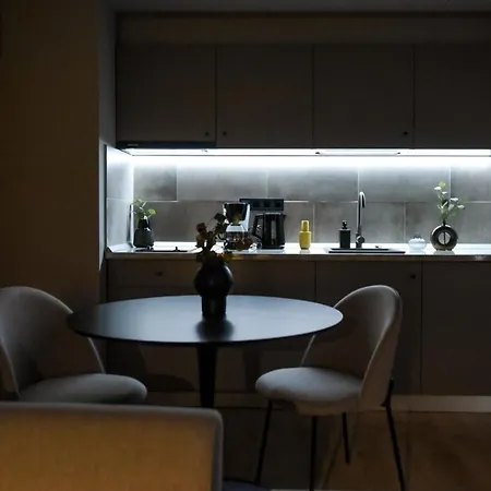 Luxury Near Radisson - Projector & Modern Design Apartment *