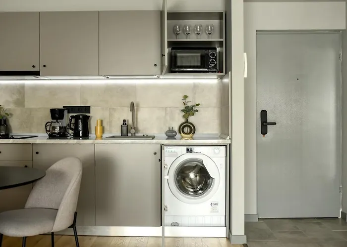 Luxury Near Radisson - Projector & Modern Design Apartment *