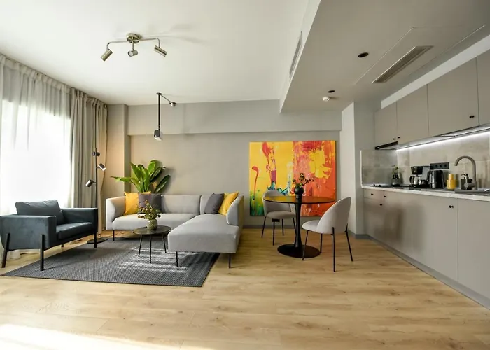 Luxury Near Radisson - Projector & Modern Design *