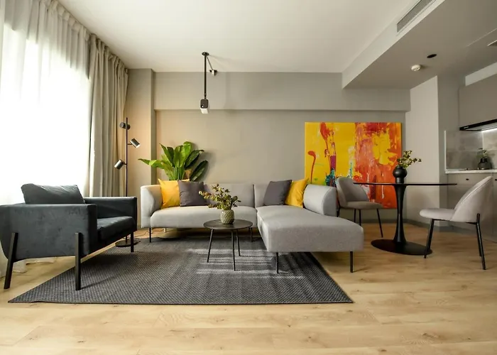 Luxury Near Radisson - Projector & Modern Design Apartment *