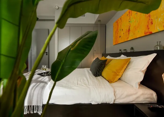 Apartment Luxury Near Radisson - Projector & Modern Design