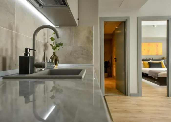 Luxury Near Radisson - Projector & Modern Design Apartment