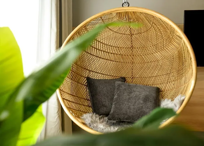 Luxury Near Radisson - Projector & Modern Design アパート