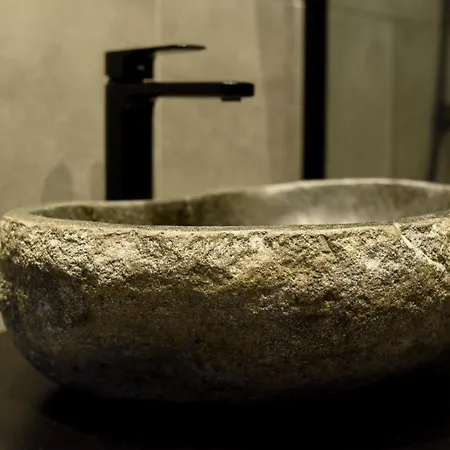 Luxury Near Radisson - Projector & Modern Design דירה