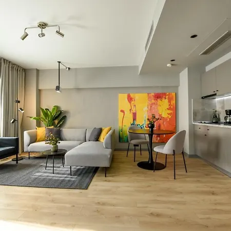 Luxury Near Radisson - Projector & Modern Design *